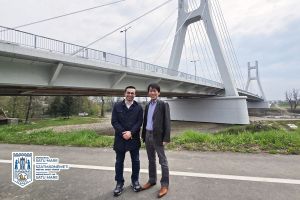 FOTO. Specialişti din Japonia şi Turcia, renumiţi în construcţia de poduri, au venit la Satu Mare pentru a studia Podul Transilvania