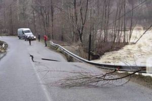 Trafic reluat pe un singur sens pe DJ 205, la Prahuda