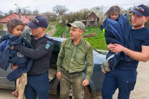 FOTO. FINAL FERICIT: Rebeca şi Melisa au fost găsite! Cele două fetiţe sunt în siguranţă