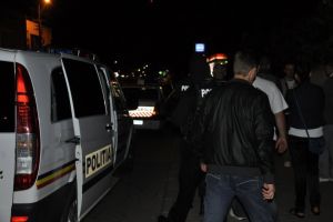 Scandal monstru într-un sat din judeţul Sibiu: trei bărbaţi reţinuţi