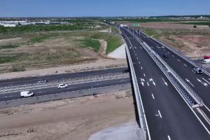 CNAIR primeşte 13 oferte pentru extinderea Autostrăzii A1 Bucureşti–Piteşti  la 3 benzi pe sens:  firme  din 6 ţări se bat pentru contract