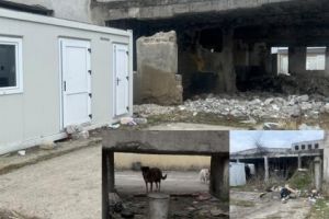 Slatina: oamenii evacuaţi de pe strada Grădişte, mutaţi în condiţii insalubre. Prefectul acuză primăria/ FOTO