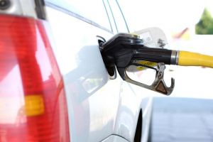 Primele ieftiniri vor apărea iniţial doar la motorină, anunţă Bolojan