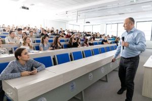 „Campionatul nervilor cranieni”, competiţie studenţească la UMFST