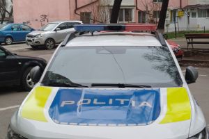 Coşmarul de acasă. Doi copii au sunat la poliţie ca să scape de bătăile părinţilor