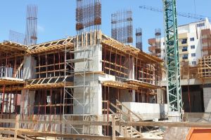 Încă un bloc construit în municipiul Botoşani. Va fi ridicat pe un teren pe care se află în prezent un service auto