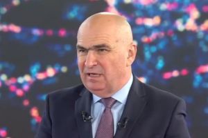 Bolojan: Guvernul va reduce acciza la motorină pentru a limita creşterile de preţ. De ce benzina nu va fi plafonată