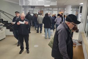 Cozi la plata taxelor şi impozitelor locale pentru  reducerea de 10%