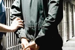 Arest preventiv pentru bărbatul din Bălăneşti care a incendiat maşina vecinului