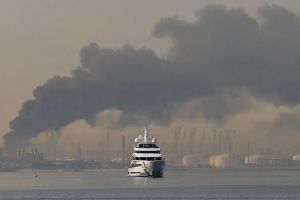 Războiul continuă: petrolier lovit în Dubai de o dronă iraniană