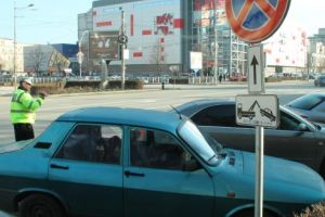 Când vor putea, din nou, acţiona „hingherii”. Primăria Deva reface hotărârea în baza căreia pot fi ridicate maşinile parcate ilegal