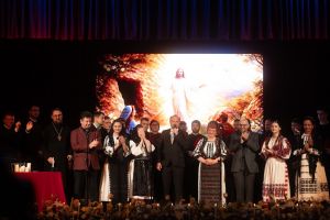 „În mormânt, Viaţă!” – concert de pricesne cu ecou profund în sufletele credincioşilor din Șicula (GALERIE FOTO)