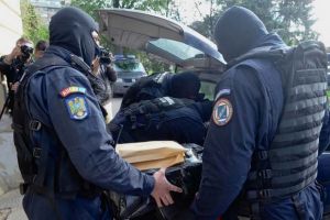 Percheziţii DNA la Autoritatea Rutieră Română: suspiciuni de mită şi examene „aranjate”