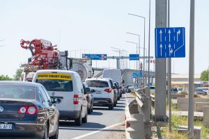 Comisia Europeană cere ţărilor membre să-şi micşoreze consumul de carburanţi şi gaze pentru a nu se ajunge la penurie. Cetăţenii să călătorească mai puţin