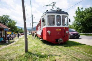 Furt masiv de cablu de cupru de pe traseul de tramvai abandonat Sibiu – Răşinari. Creierul operaţiunii reţinut la Alba