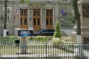 Procurorii DNA, percheziţii la Autoritatea Rutieră Română. Descinderi şi în patru judeţe
