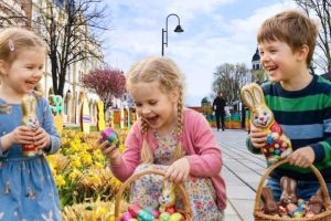 Vânătoare de comori pentru copii, la Târgul de Paşte din Satu Mare: cei mici sunt invitaţi să descopere 10 comori secrete