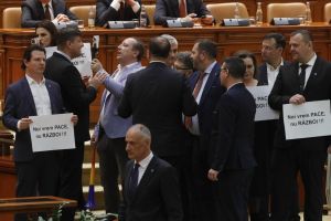 În numele „libertăţii de exprimare”: parlamentari AUR, POT şi SOS, inclusiv din Bihor, vor anularea legislaţiei care sancţionează propaganda legionară şi antisemitismul