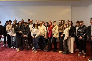 Sărbătorile sunt despre bunătate, speranţă şi grija faţă de cei din jur