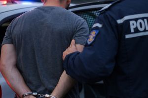 Evadare la Merei. Bărbat de 33 de ani, prins pe stradă de poliţişti