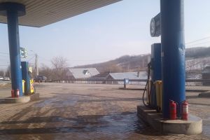 FOTO Controale la staţiile de carburant din Botoşani. Cinci au fost închise