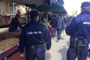 Șantaj în plină stradă la Botoşani! I-au furat telefonul şi i-au cerut o sută de lei şi două beri ca să îl înapoieze