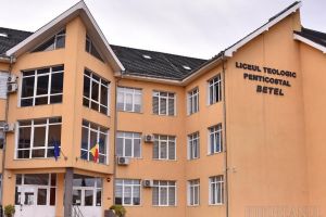 Oradea găzduieşte Olimpiada Naţională de Religie Penticostală. 165 de elevi din 18 judeţe vin în competiţie