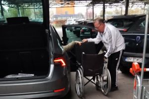 Cerşetori care circulă cu taxiul sau stau la Airbnb în Oradea! Poliţia Locală depistează zilnic noi „intruşi”, atraşi de dezoltarea oraşului (FOTO)