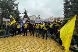 Miting de protest, împotriva închiderii combinatului Azomureş