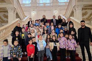 Deputatul AUR Nicolae Mîndrescu, întâlnire emoţionantă cu copiii din Drăgăşani: „Sunteţi o mândrie pentru România”