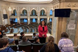 Elevii Școlii Gimnaziale Orleşti, în vizită la Palatul Parlamentului, invitaţi de senatoarea Andra Bică