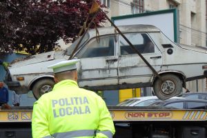 Poliţia locala a ridicat 13 autoturisme abandonate