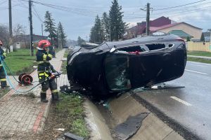FOTO Accident într-o localitate din Botoşani! Două femei au fost rănite