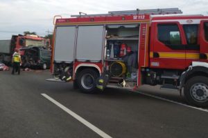 FOTO/ Accident teribil în Ungaria: 7 români au murit după ce microbuzul în care se aflau s-a izbit de un camion