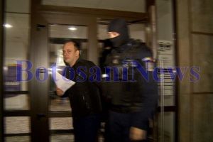 Un fost comisar de la Garda Financiară din Botoşani, dat în urmărire. A primit o condamnare cu executare
