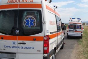 Șofer rănit după ce autoutilitara sa a intrat în două tiruri, pe DN 6, la Remetea Mare, dimineaţa de 1 aprilie