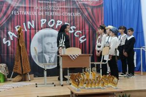 Elevi din trei judeţe, prezenţi la Festivalul de Teatru „Sabin Popescu”