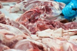 Peste 2 tone de alimente retrase de pe piaţă în urma controalelor ANSVSA