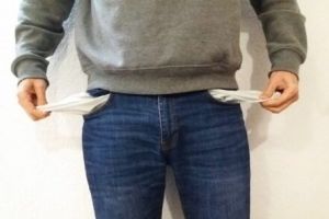 Atenţie la „păcăleli” de 1 Aprilie: poliţiştii avertizează asupra fraudelor care pot lăsa victimele fără bani