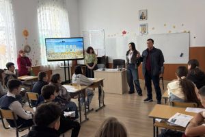 Elevii din Bărbăteşti, informaţi despre riscurile consumului de droguri
