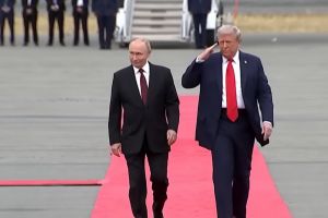 Trump anunţă că se gândeşte serios la retragerea SUA din NATO. Este „un tigru de hârtie, iar Putin ştie asta”
