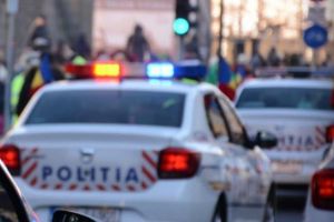 Șofer urmărit de poliţie în Gorj: a intrat cu maşina într-un gard după ce a refuzat să oprească