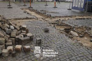 Piatra cubică scoasă din Traian nu este de vânzare! Primăria o va refolosi, inclusiv în aceeaşi piaţă