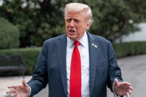 Donald Trump: „Mă gândesc serios să retrag SUA din NATO”