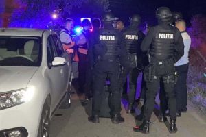 Poliţiştii au descins într-o localitate din judeţul Satu Mare: controale masive, persoane legitimate şi amenzi de peste 10.000 lei