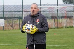 Omul din umbră de la FC Hermannstadt: povestea antrenorului care a format 4 portari de naţională la Sibiu