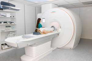 Oradea are grijă de oamenii ei - tehnologie de ultimă generaţie şi acces rapid la RMN, cu rezultate în doar 48 de ore (FOTO)