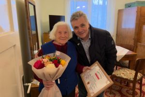 Primarul Mediaşului, în vizită la seniorii din oraş: cel mai vârstnic are 99 de ani / foto