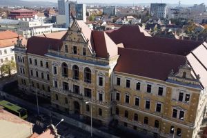 Palatul de Justiţie „înghite” încă 150.000 lei: se caută paznici pentru ruina de pe Victoriei