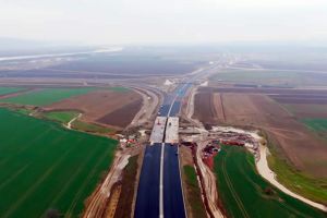 Autostrada A7 prinde contur: lucrări în plină desfăşurare pe lotul Adjud – Răcăciuni